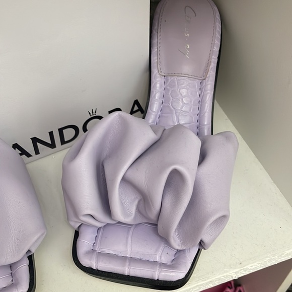 Heels - Picture 3 of 9